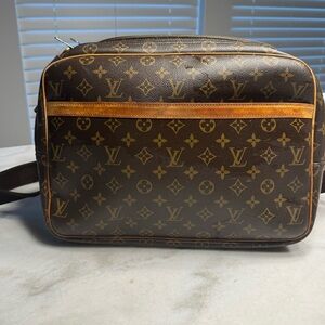 Good condition Louis Vuitton Diaper bag/ Computer bag.